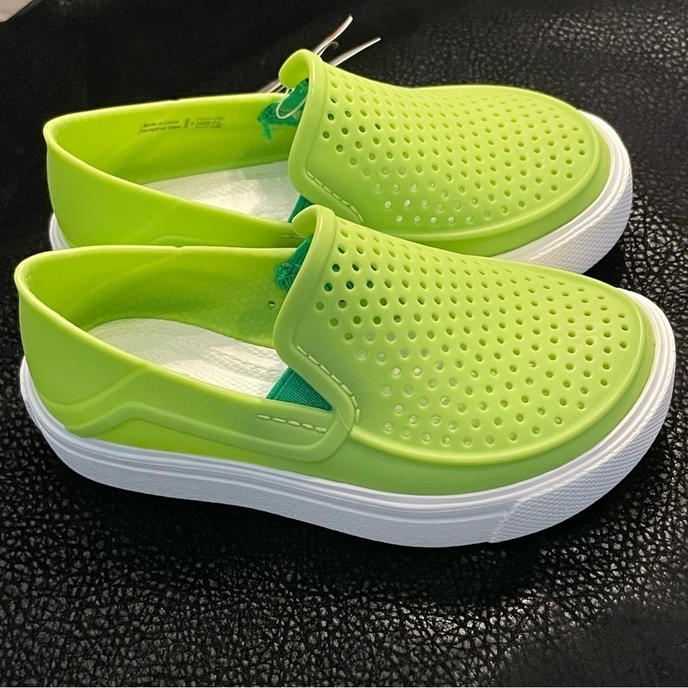 𝅺crocs Slip-On Sneakers for Kids Toddler Size 08. - Picture 7 of 15